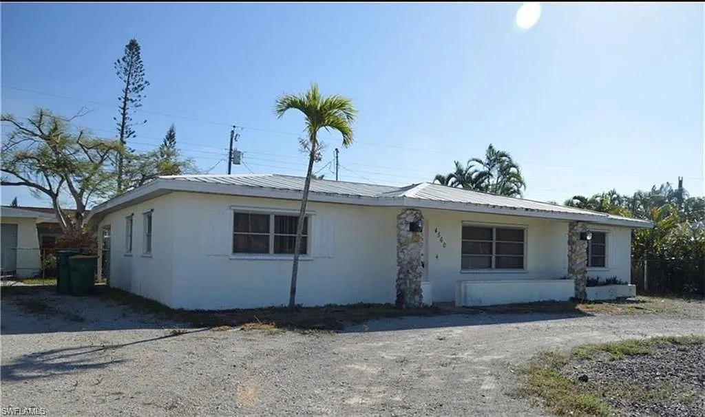 3 bed, 2.0 bath, 1564 sqft, $2,840 — Photo 2