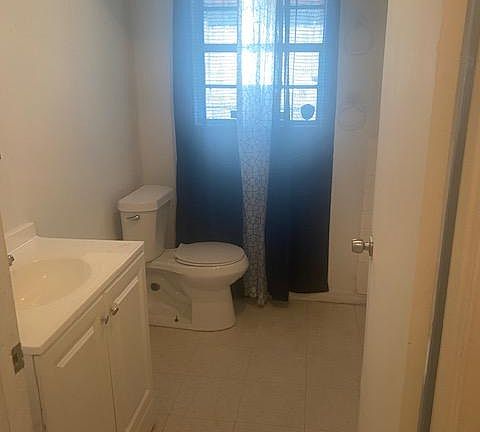 5th image of 219 James St