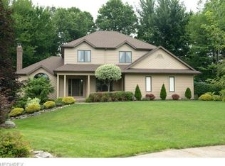 1239 Red Bush Ln, Macedonia, OH 44056