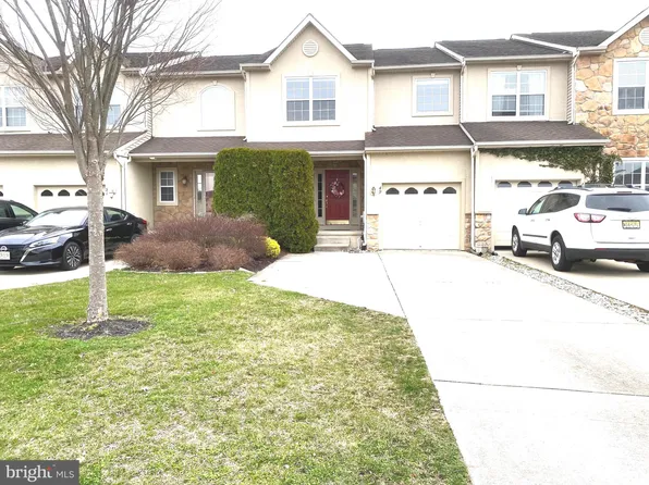 49 Glacier Dr, Berlin, NJ 08009