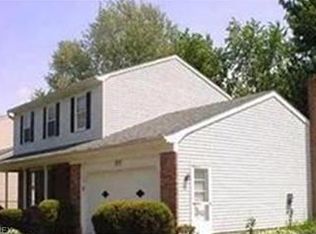 215 College Park Dr, Elyria, OH 44035