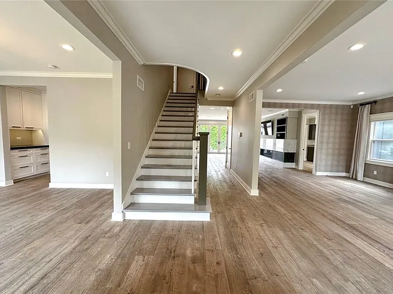 1616 N Ogden Dr — Photo 19