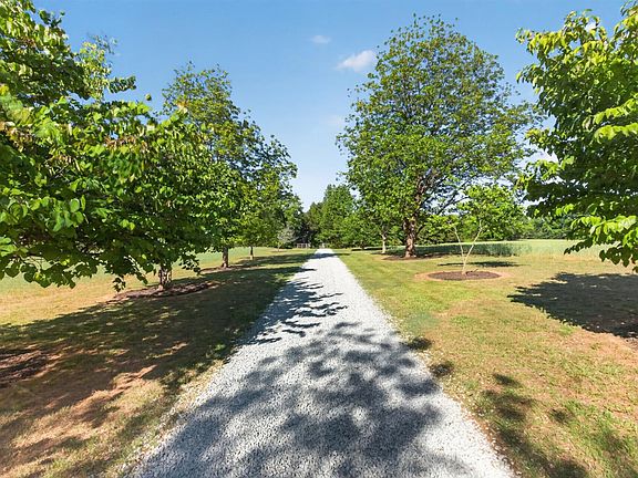 3rd image of 644 Campbell Crossing Rd