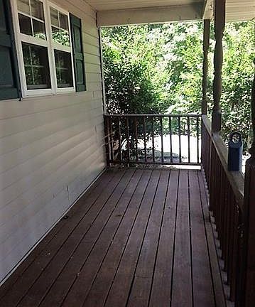3rd image of 141 Seagrove Ln