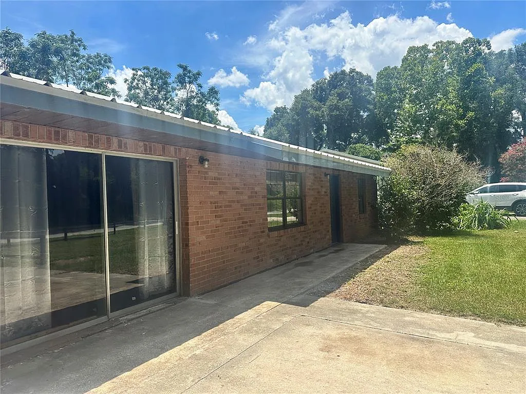 4 bed, 3.0 bath, 1632 sqft, $1,800 — Photo 2