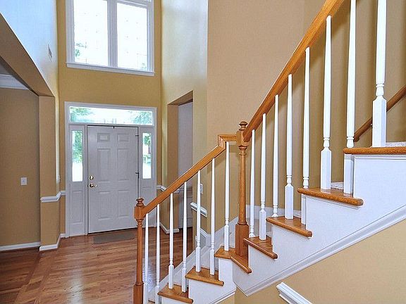 3rd image of 7224 Broadford Ct