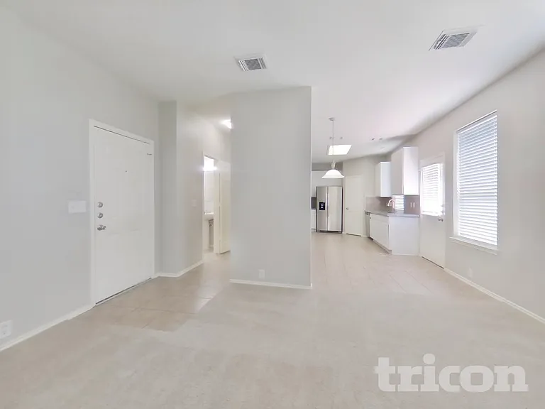 18810 Woodbreeze Dr — Photo 2