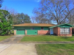 111 Larkin St, West Columbia, TX 77486