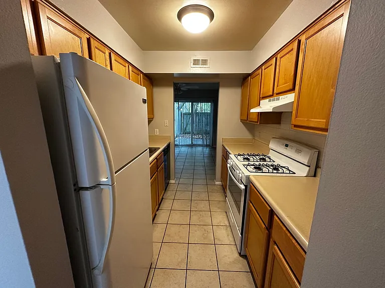 Coventry Court West Apartments — Photo 98