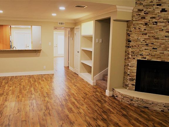 4th image of 10811 Greenwillow Dr #6