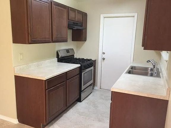 2nd image of 514 Parkview Dr