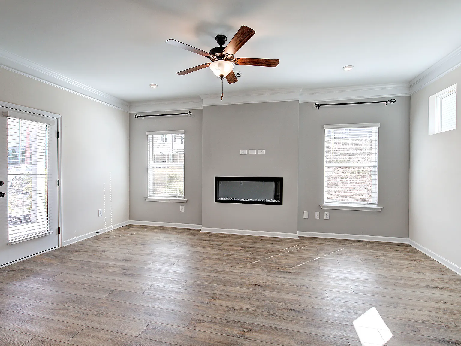 3 bed, 2344 sqft, $2,100 — Photo 4