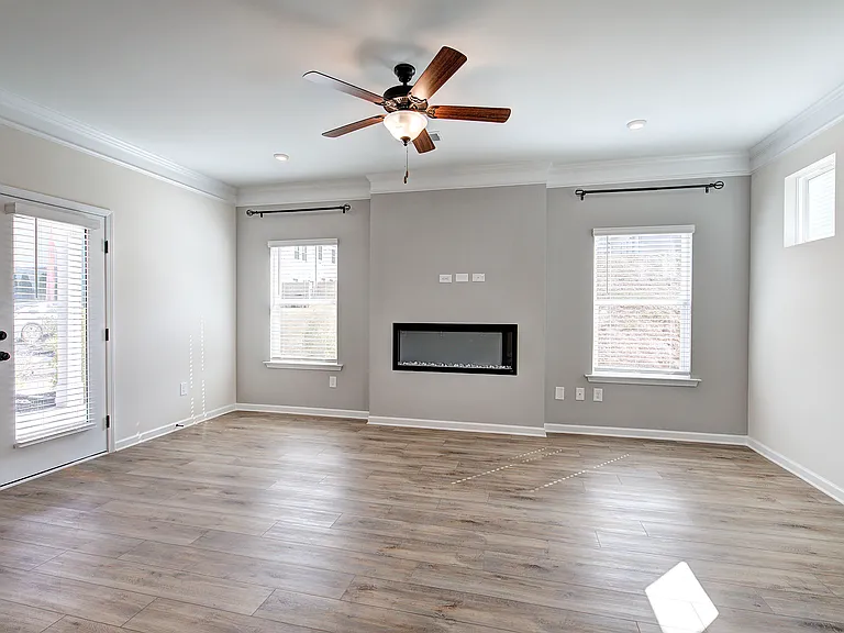 401 Perth Dr — Photo 4