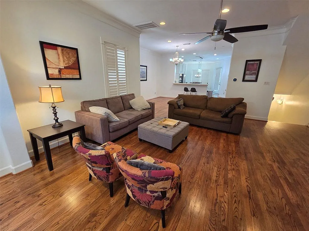 3 bed, 2.5 bath, 3314 sqft, $4,999 — Photo 3
