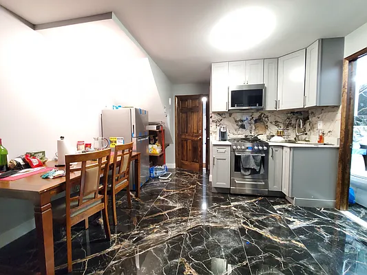 Rented by Astoria Realty | media 12