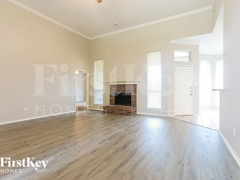 1731 Vista Ridge Dr W — Photo 3
