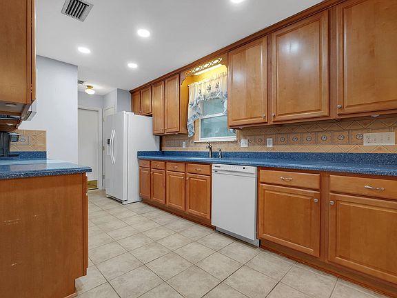 2nd image of 1561 Goodwood Dr