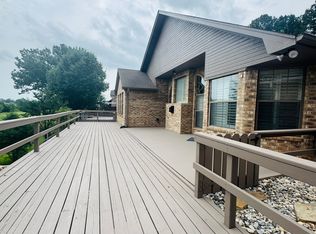 16 Oak Creek Ridge Dr, Longview, TX 75605