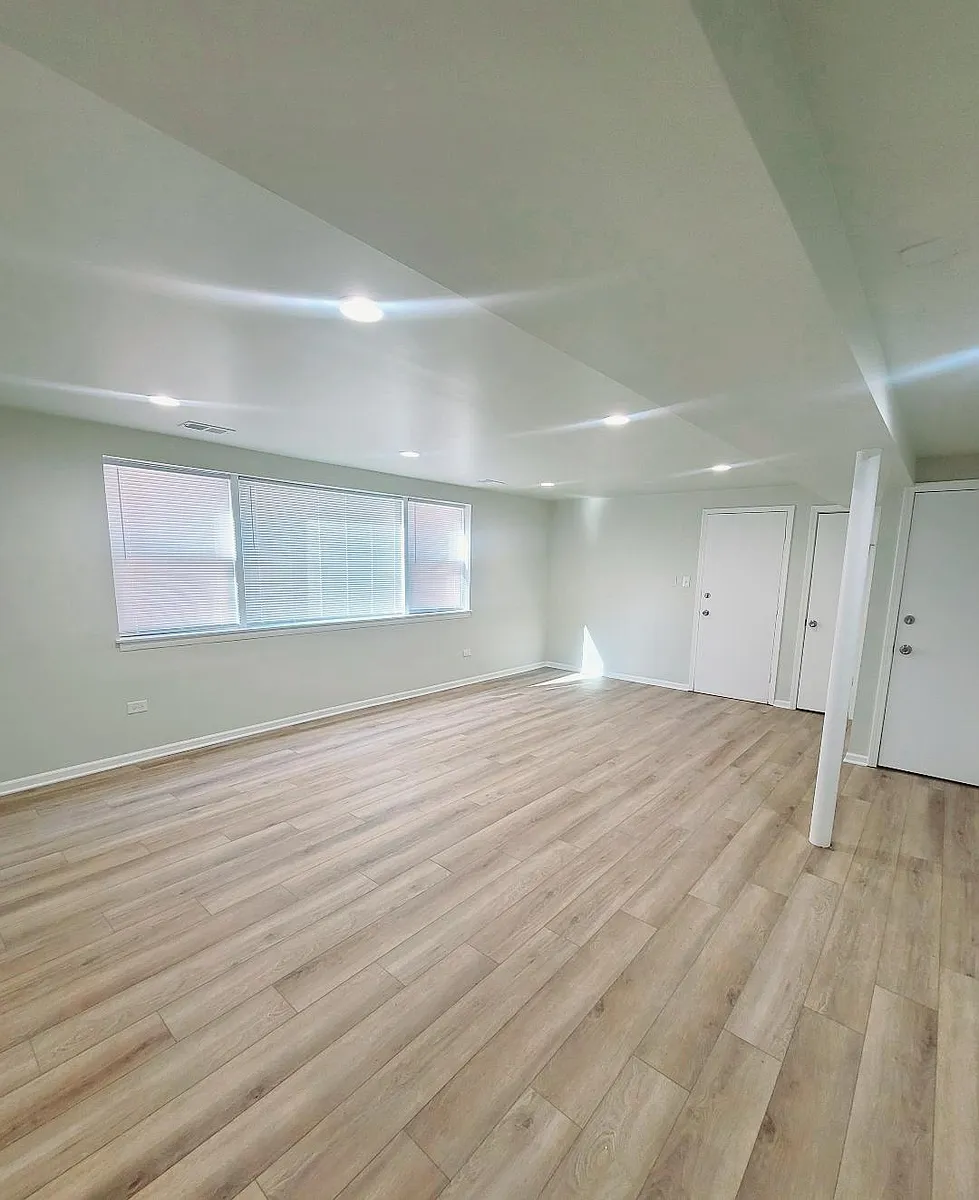 Building Photo - 5910 W Huron St #GF