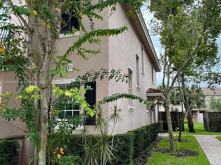 287 Las Brisas Cir — Photo 2