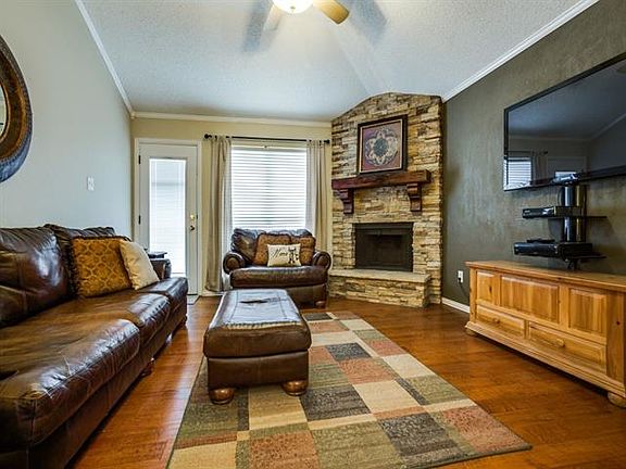 2nd image of 2020 Waterview Dr