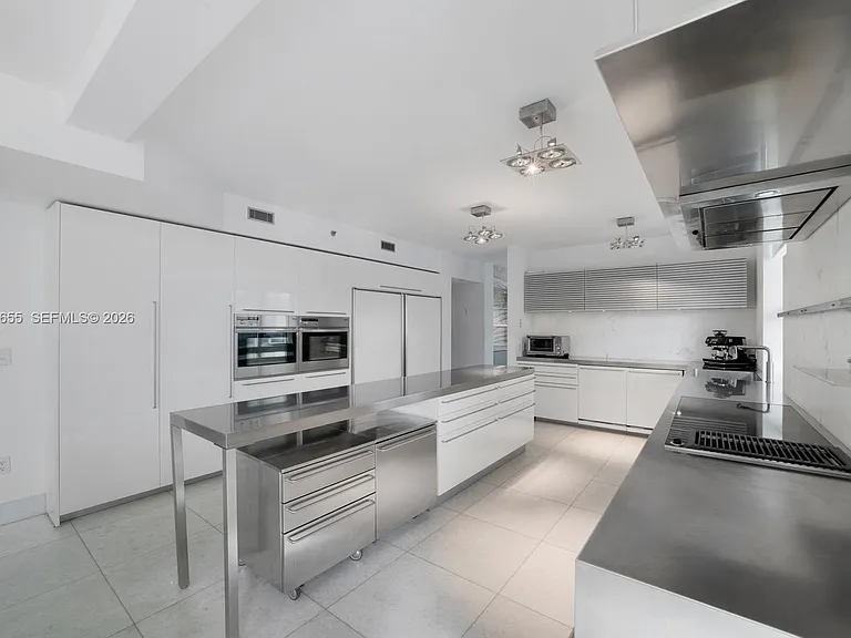 5801 Collins Ave #1200 — Photo 15