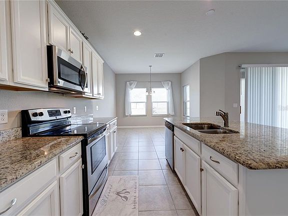 4th image of 433 Meadow Pointe Dr
