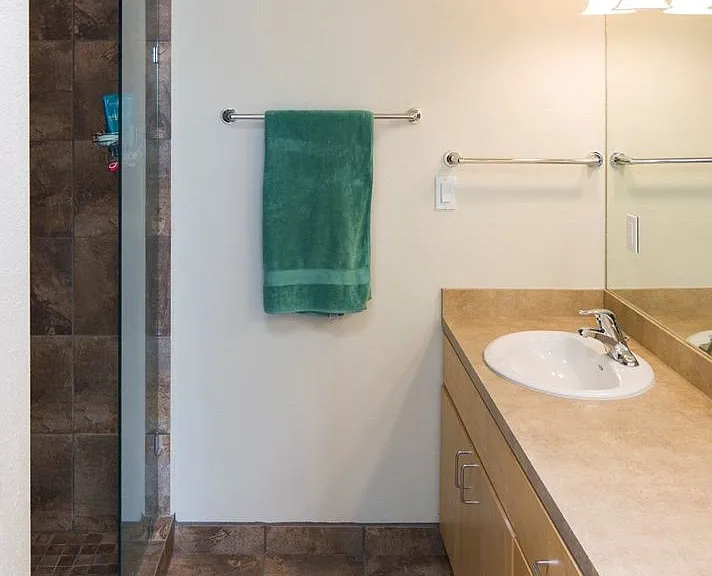 115ct - Bricklight Courtyard Apartments — Photo 8