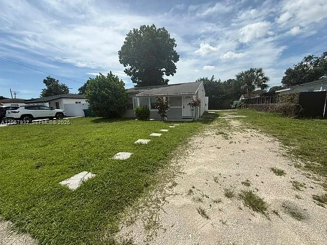 2 bed, 1.0 bath, $2,400 — Photo 1