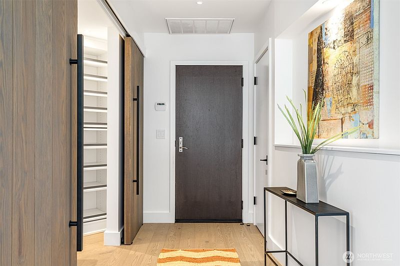 4th image of 2033 2nd Avenue #1111