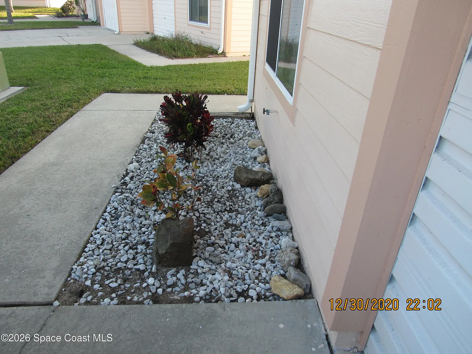 2 bed, 2.0 bath, 1000 sqft, $1,700 — Photo 2