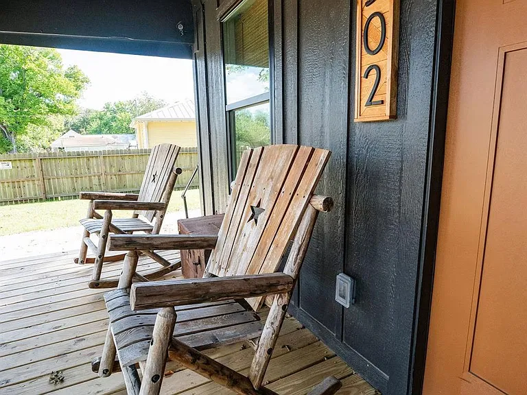 502 Dark St — Photo 23