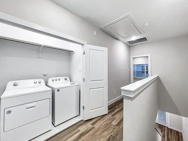 1270 N Post Oak Rd #A — Photo 35