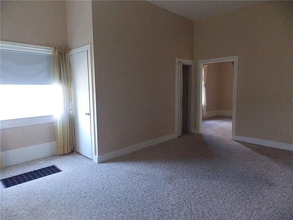 3rd image of 52 Elizabeth St