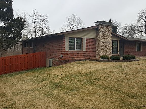 3rd image of 9436 Oakwood Manor Ln