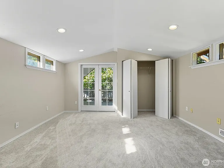 321 Craig St — Photo 13