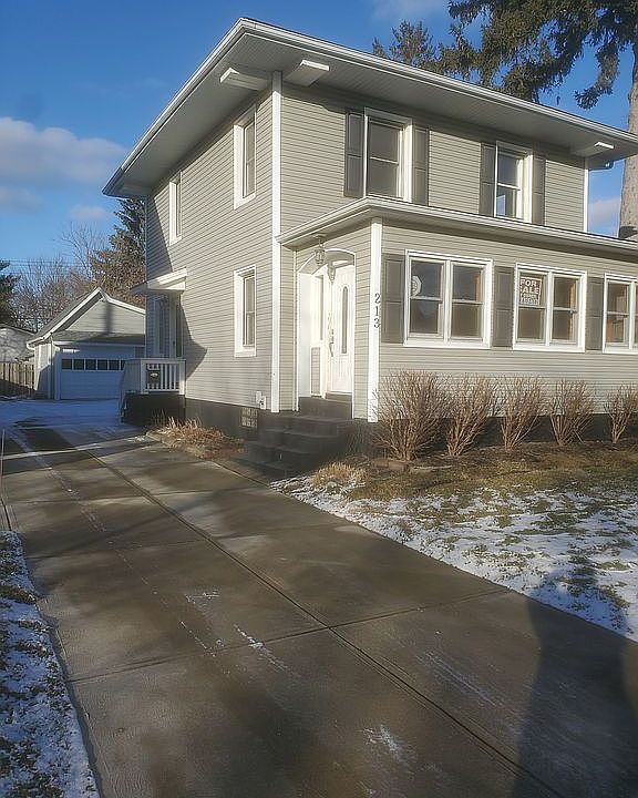 1st image of 213 Crescent Dr