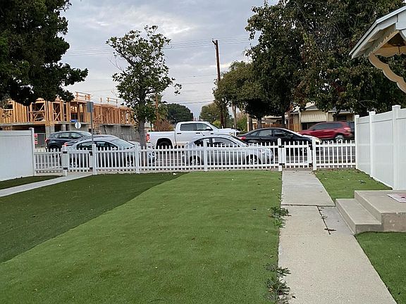 2nd image of 14724 Burbank Blvd