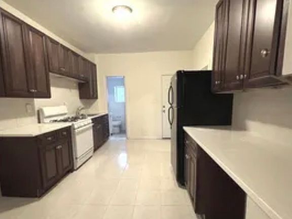 5th image of 805 Brooks Ln #1