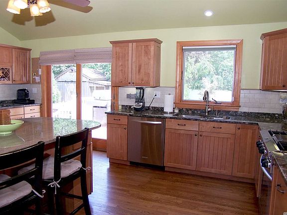 4th image of 125 Montrose Dr