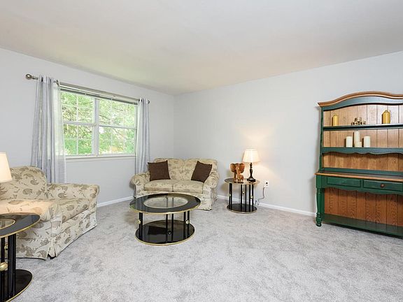 5th image of 4 Glenview Ln