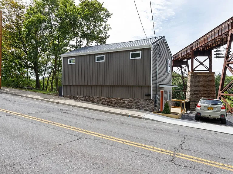 553 Main St — Photo 1