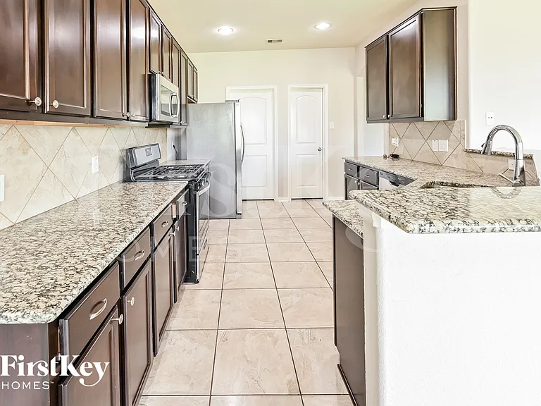 8110 Oahu Ct — Photo 5