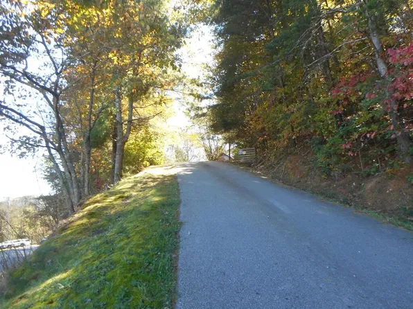 1895 Lakeside Dr, Franklin, NC 28734