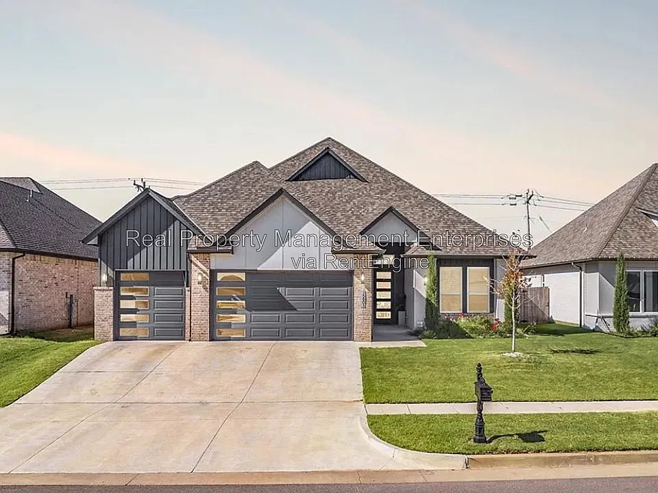 15801 Capri Ln