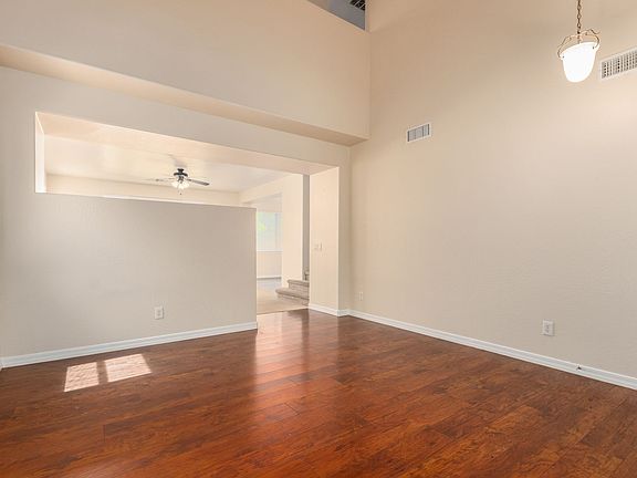 4th image of 17410 W Holland Ln