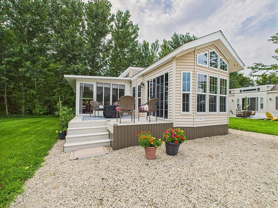 1st image of 20965 S Lakeshore Dr #10