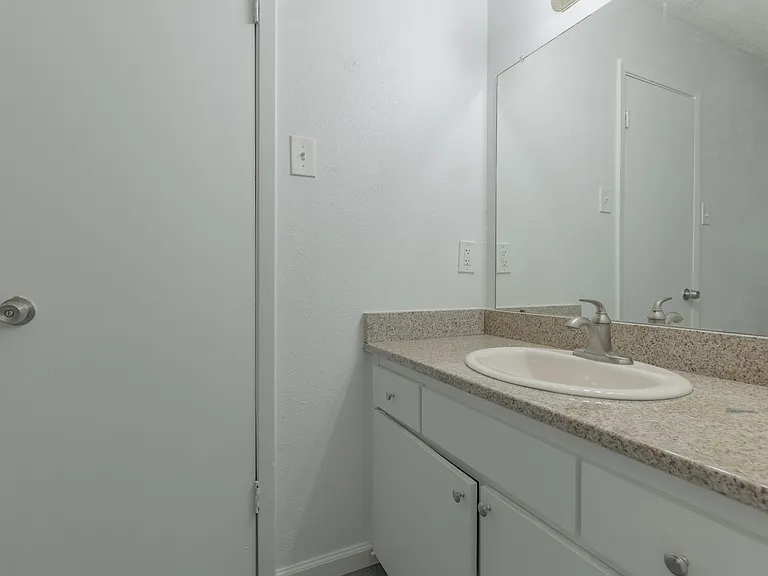 709 Arrowhead Cir — Photo 14