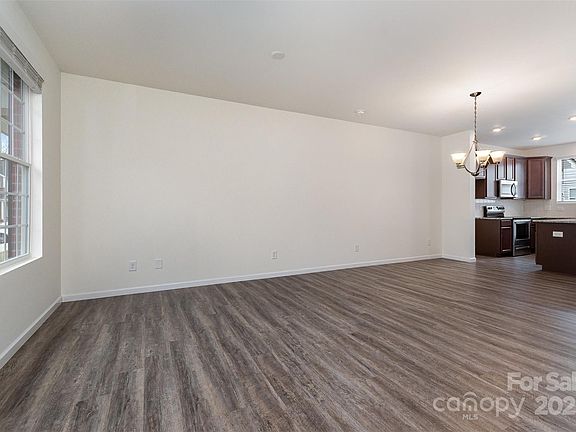 5th image of 609 Sweet Bonnie Ln
