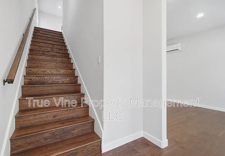 216 E Fest St — Photo 20